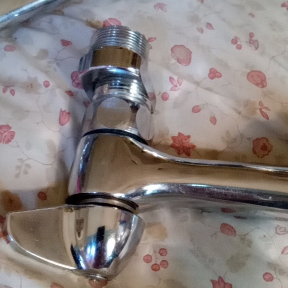 Mid century vintage faucet in great shape - Picture 6 of 8
